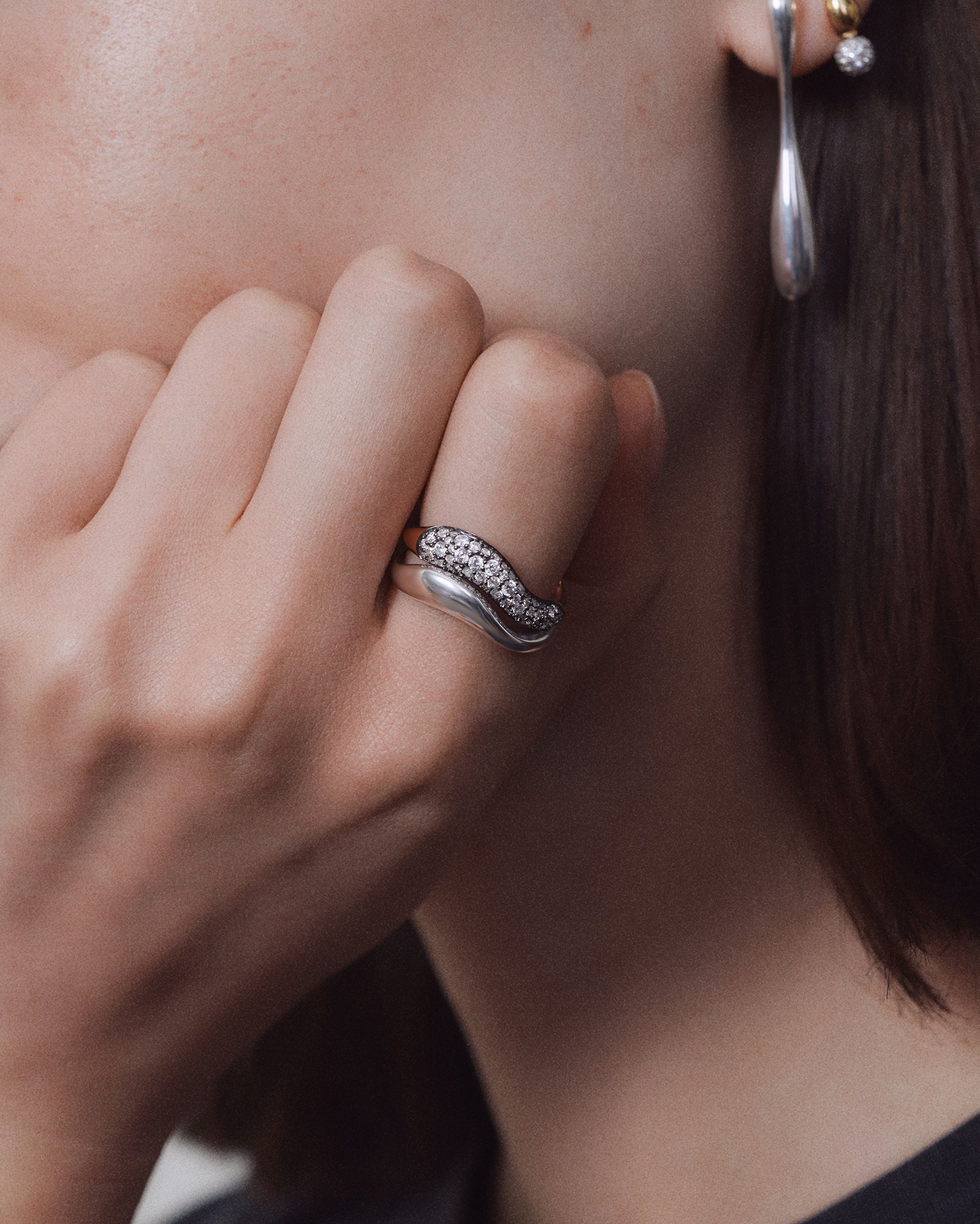 CurvyRings_blackpave+silver_01.jpg